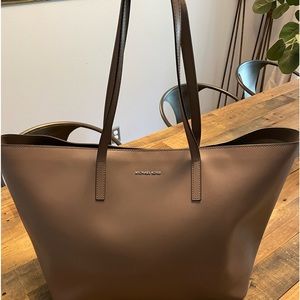 EXTRA LARGE EMRY TOTE (TAN) by MICHAEL MICHAEL KORS